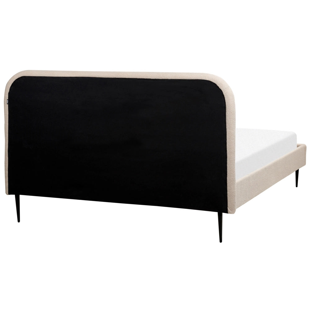 Letto beige bouclè tappezzeria doppia dimensione gambe dorate testiera con rete a doghe 160 x 200 cm design minimalista
