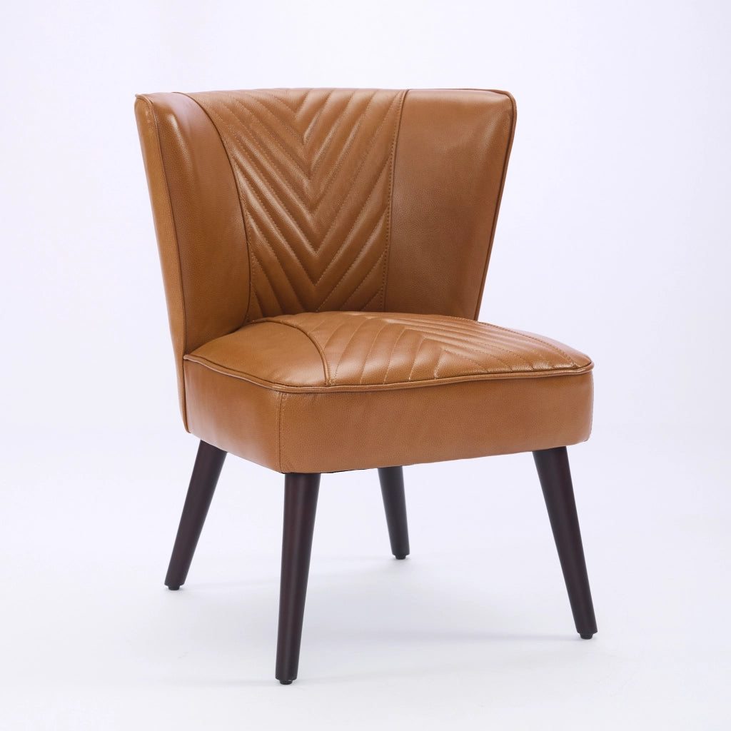 Poltrona lounge in pelle con cuciture diagonali e base in legno, senza braccioli, moderna per interni, marrone chiaro