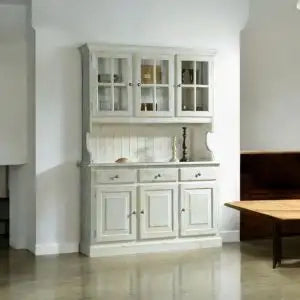 Credenza cristalliera in legno massiccio di pino 3 porte mod Mosella colore bianco anticato