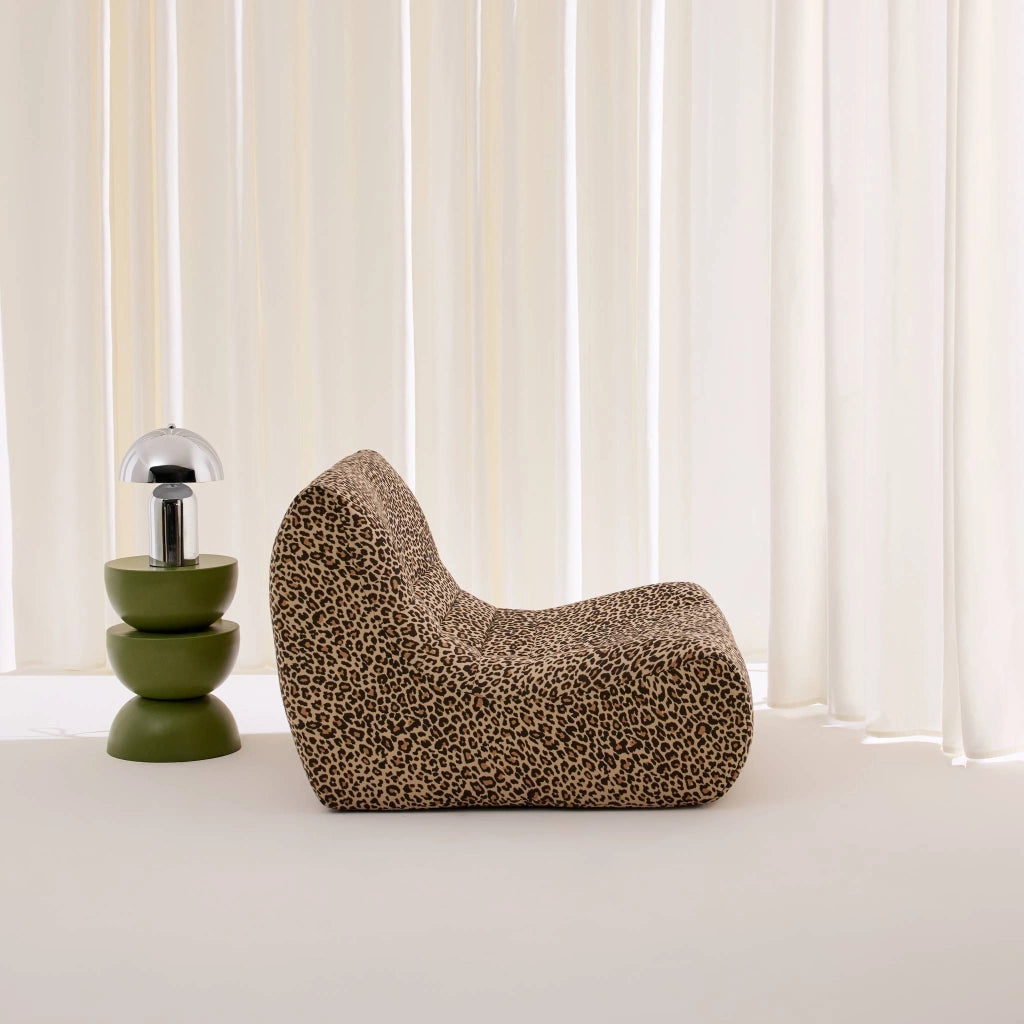Poltrona in tessuto leopardato, leopardo