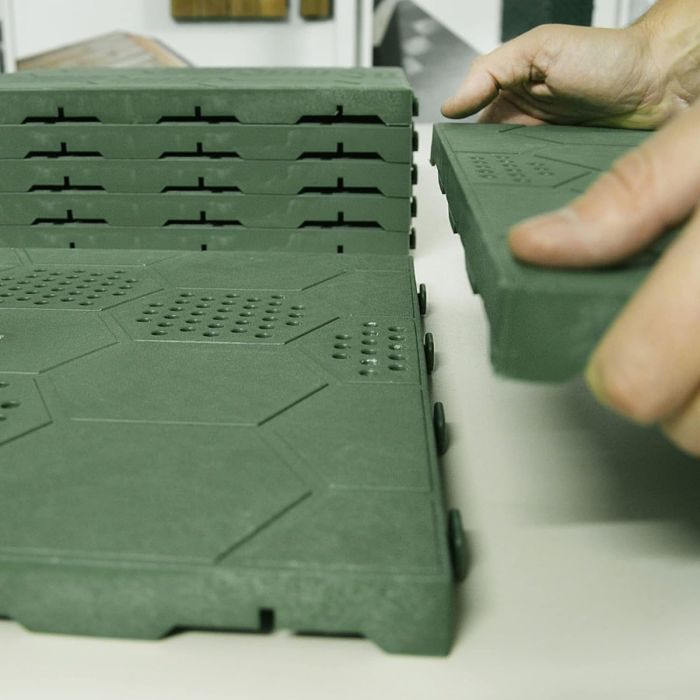 Set 15 Piastrelle pavimento plastica verde drenante 400x400x25mm per giardino