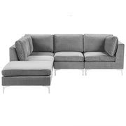 Divano ad angolo modulare versione destra con ottomana in velluto grigio 4 posti gambe in metallo argento a forma di L stile glamour