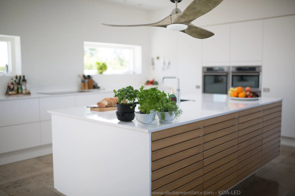 Ventilatore da soffitto a risparmio energetico KOA con LED nichel 132 cm con pale di legno naturale