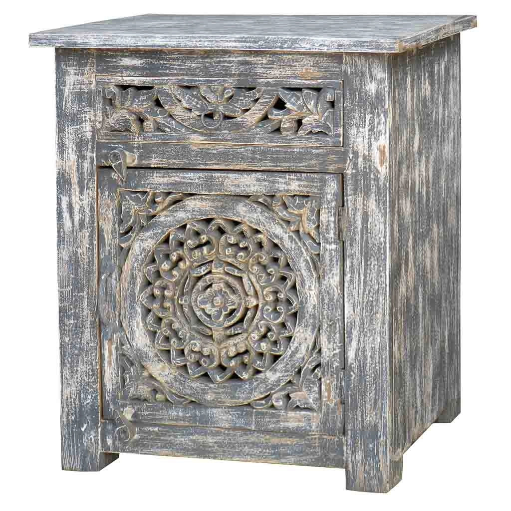 Comodino in legno con finitura artigianale, dimensioni 60x40x70 cm.