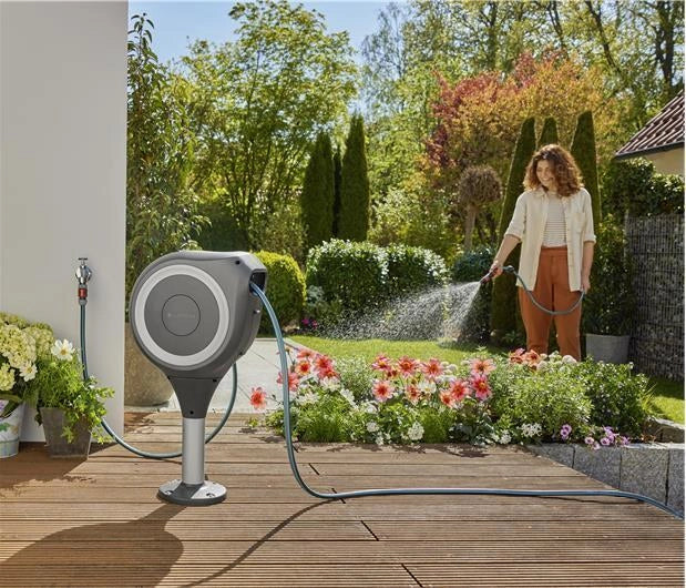 Gardena 18617-20 RollUp M Avvolgitubo da Terrazzo 20 m Tubo 11 mm Resistente UV Rotazione 360° colore Nero