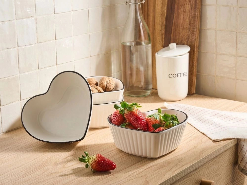 Set di 4 ciotole in porcellana bianca con finitura smaltata trasparente a forma di cuore per cucina e sala da pranzo