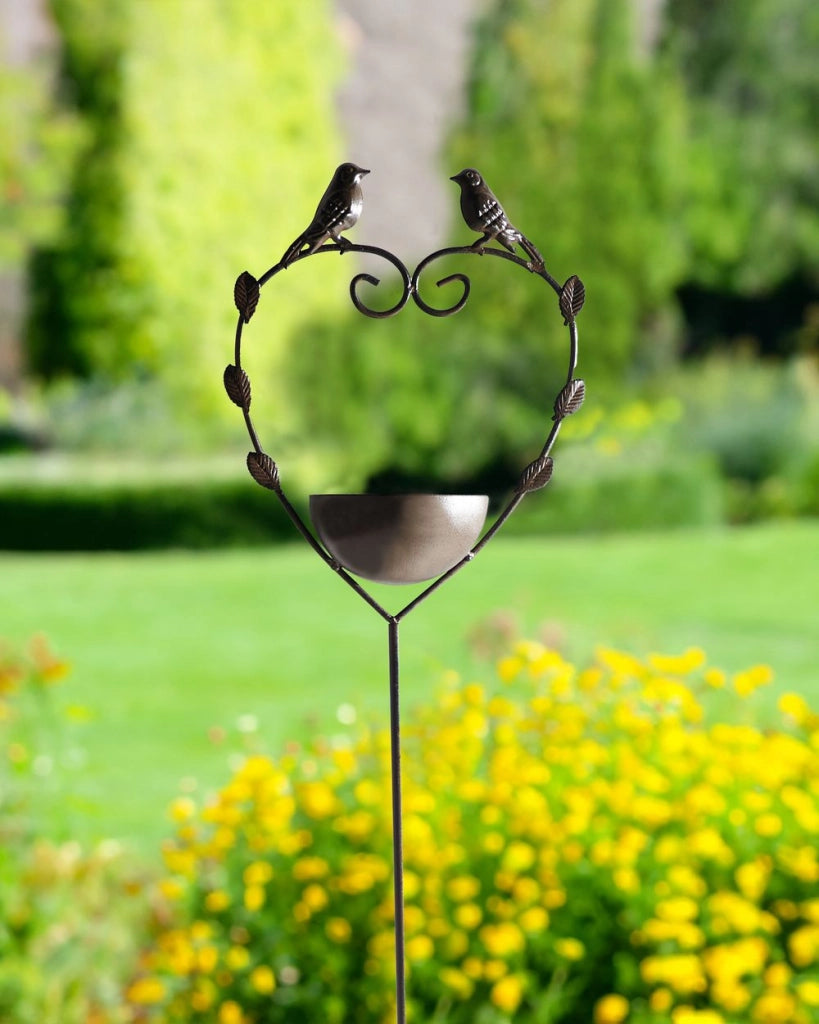 Uccelliera marrone Fontana d'acqua per uccelli in ferro per giardino Accento decorativo all'aperto abbeveratoio