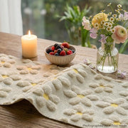 Operatore a Telo di Piuma morbido in Beige con Fiore di Margherita