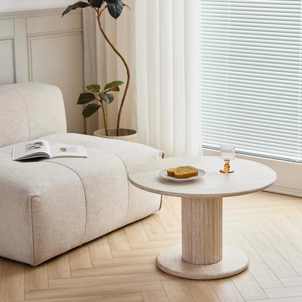 GrandCA HOME Set di 2 Tavolini Rotondi Impilabili con Gambe Cilindriche alla Base, Effetto Travertino Ggiallo Finto, Tavolino da Caffè in Stile Moderno e Minimalista per Soggiorno o Camera da Letto