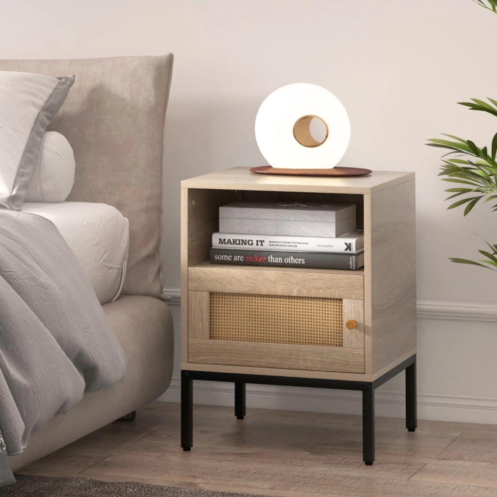 Comodino con spazio di stoccaggio ripiano aperto e armadietto con porta, Tavolino bohemien in rattan per casa Naturale-Comodini