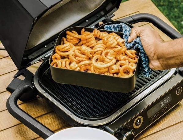 Ninja XSKCRISPBTEUK Woodfire Cestello per Frittura ad Aria Combinato Accessorio Barbecue Elettrico OG700 OG750 Antiaderente colore Nero