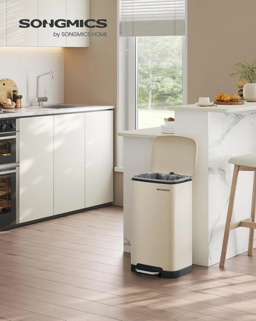 SONGMICS Pattumiera da Cucina, Cestino della Spazzatura da 30L, Pattumiera a Pedale in Acciaio con Coperchio e Secchio Interno, Chiusura Morbida Ammortizzata, Bianco Nuvola LTB001A01