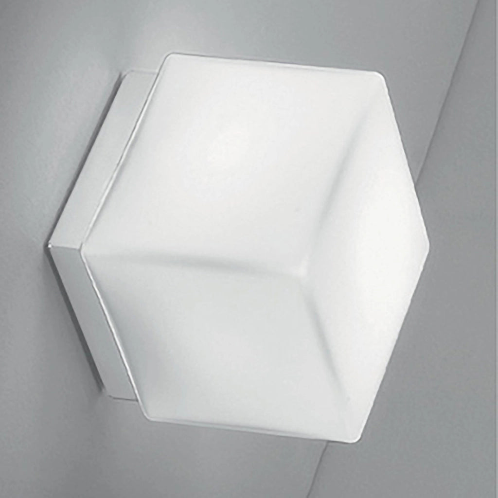 Dado Lampada da parete e soffitto design moderno in metallo bianco opaco con diffusore in vetro triplex opale, dimensioni 11x11x13 cm, attacco E27