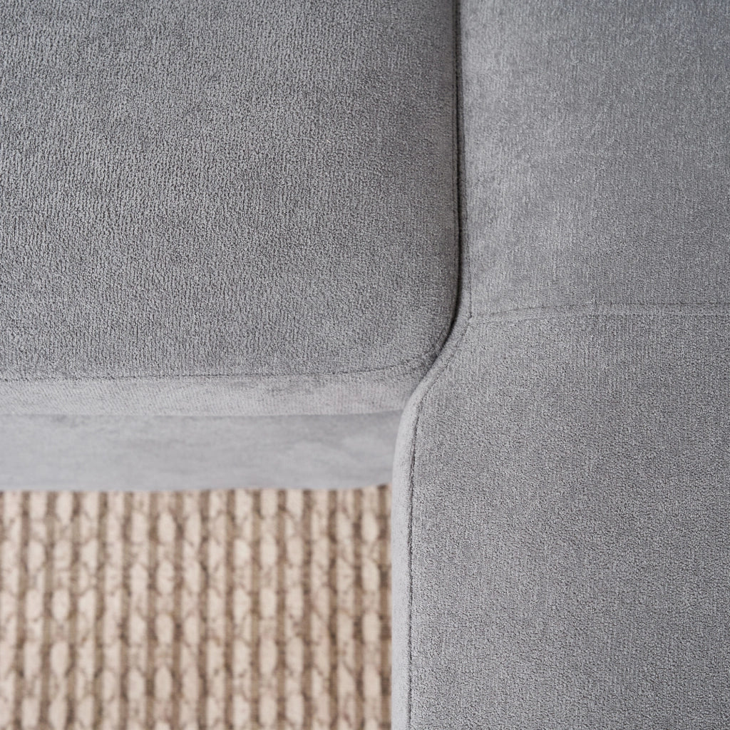 Divano angolare convertibile con vano contenitore e funzione letto chaise longue reversibile in ciniglia grigia