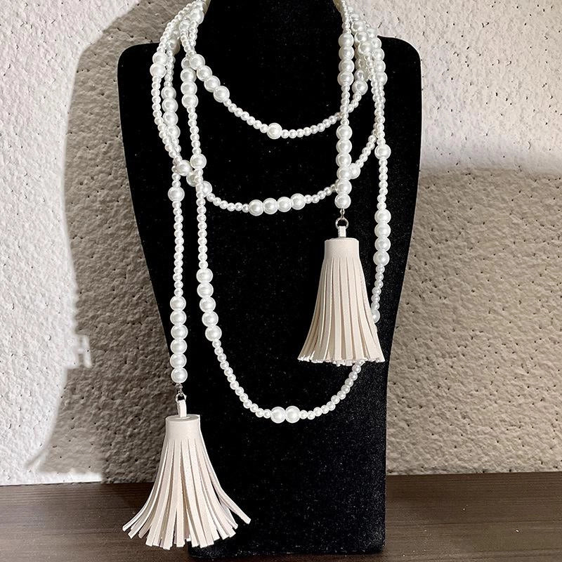 Collana lunga vintage con perline bianche e nappa, regalo di Natale o compleanno.