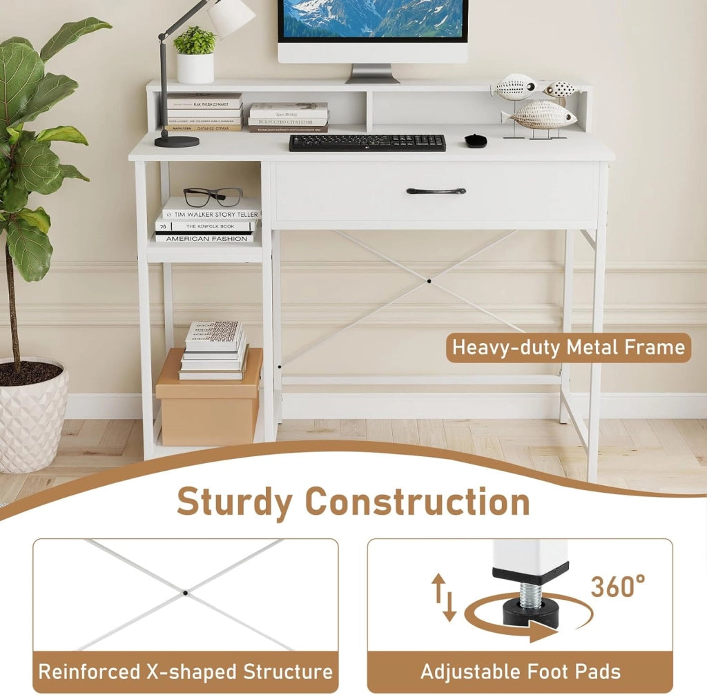 Scrivania per Computer con Cassetto e Scaffale a 2 Livelli, Scrivania per Home Office con Mensola per Monitor e Stazione di Ricarica Integrata (Bianco)