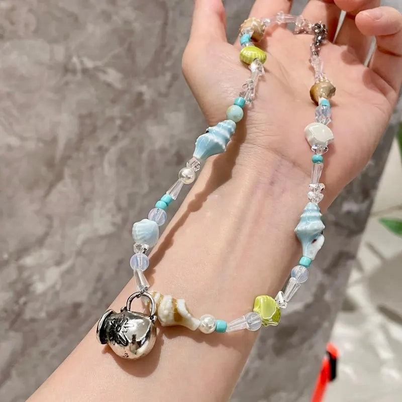 Collana fatta a mano con conchiglie e perline: ciondolo a forma di clavicola in stile spiaggia