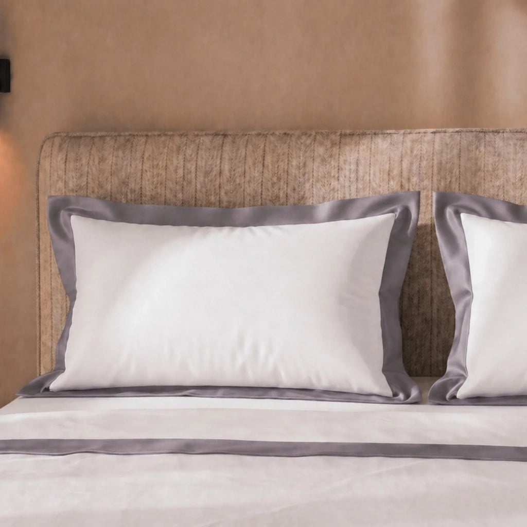 Set Lenzuola Letto Una Piazza e Mezza 100% Cotone | Lenzuolo Piano 190x295 cm, Lenzuolo con Angoli 130x200 cm e 1 Federa Coordinata | Lenzuola con Balza Decorativa in Raso Grigio Scuro