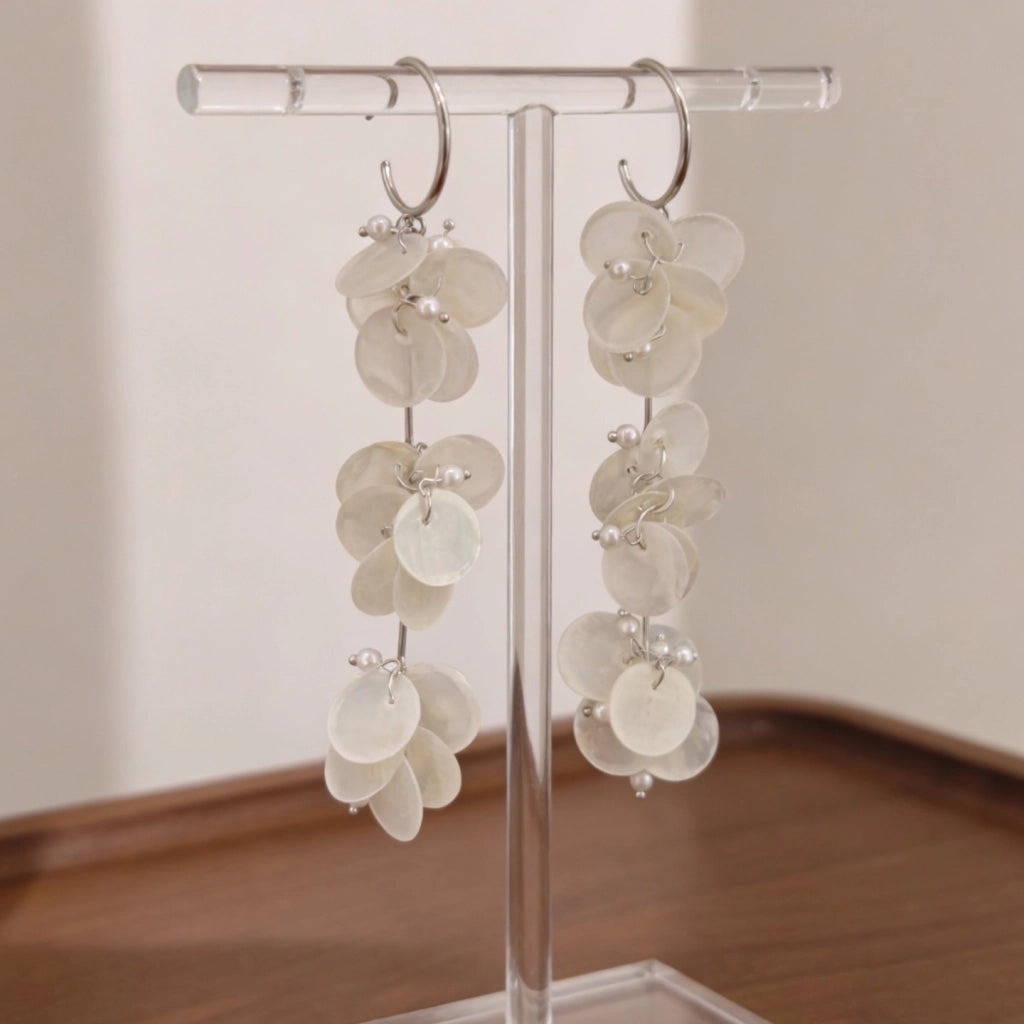 Orecchini lunghi con piccole nappe rotonde di conchiglia e perle, eleganti orecchini di perline, orecchini pendenti, orecchini a lobo, orecchini a cerchio in stile retr¨°.
