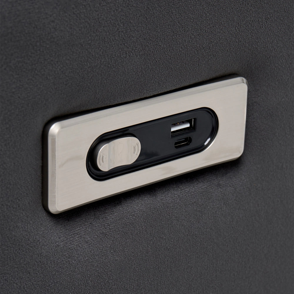Poltrona in velluto di colore grigio scuro con LED e porta USB regolabile elettronicamente