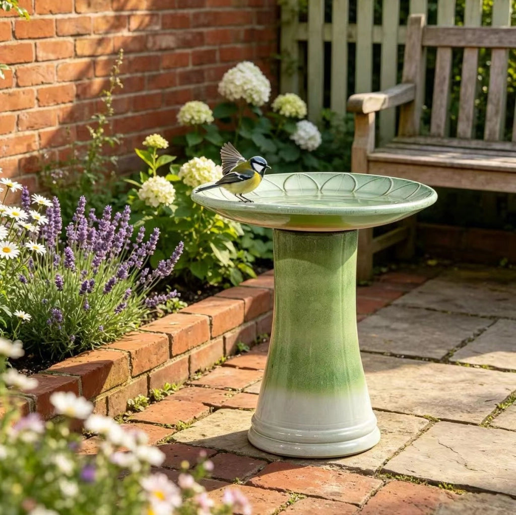 Fontana da giardino per uccelli con ciotola rialzata decorata a rilievo smaltata in ceramica verde Ø43 × 45 cm