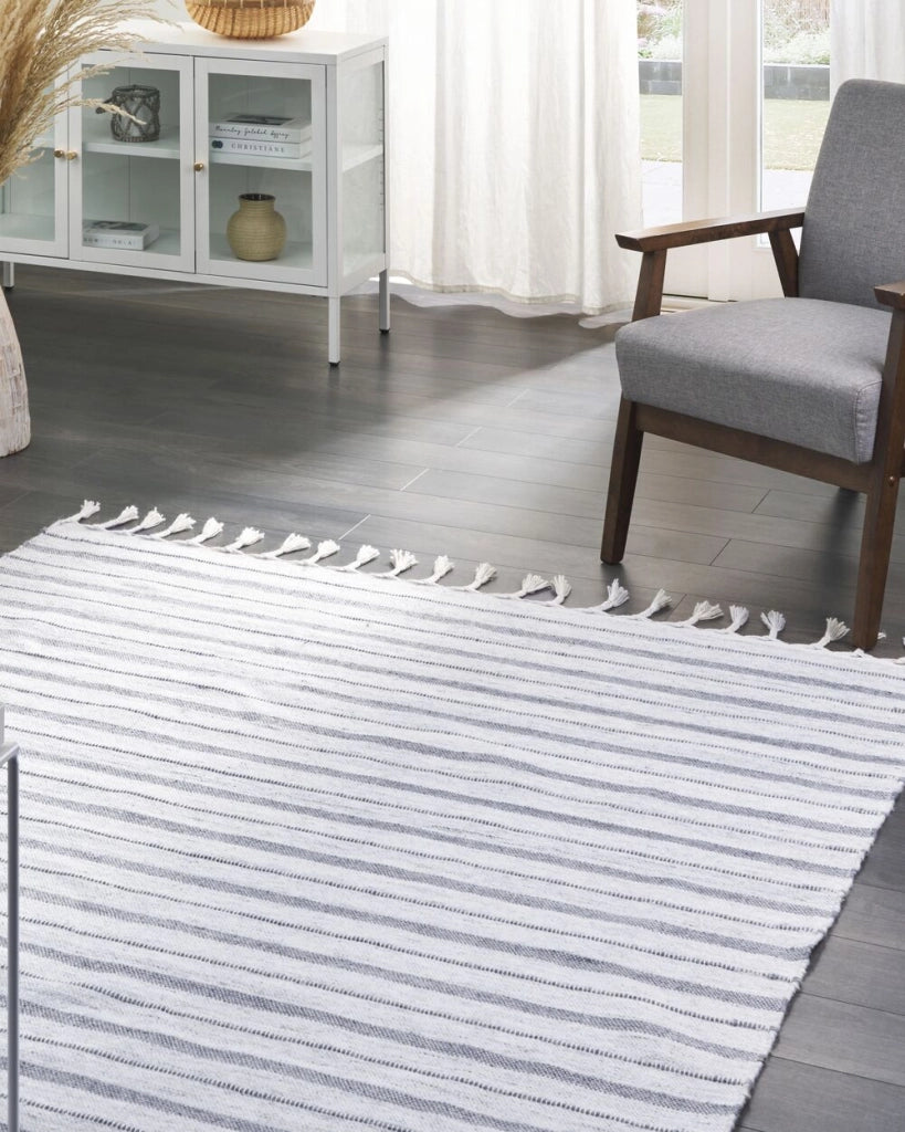 Tappeto bianco sporco 140 x 200 cm per soggiorno e camera da letto con frange a righe