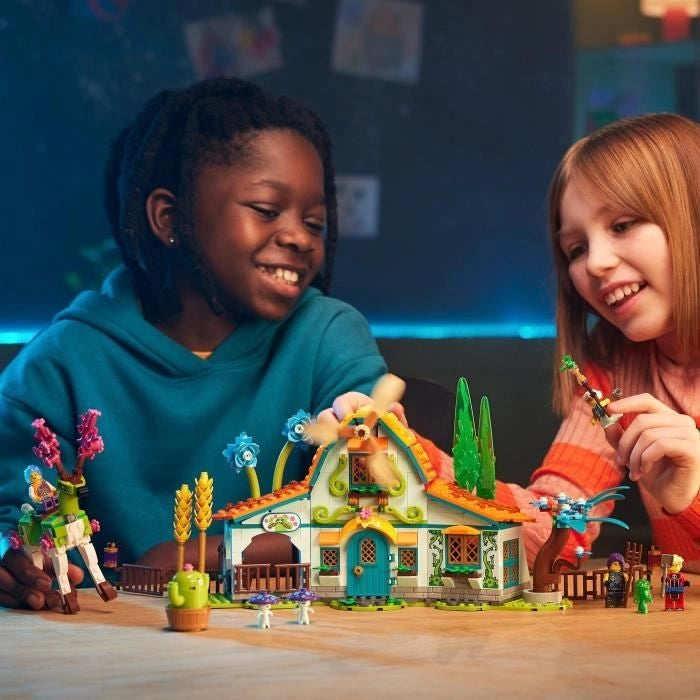LEGO DREAMZzz 71459 Stalla Dream Creatures, Fattoria Giocattolo con Figura di Cervo 2 in 1