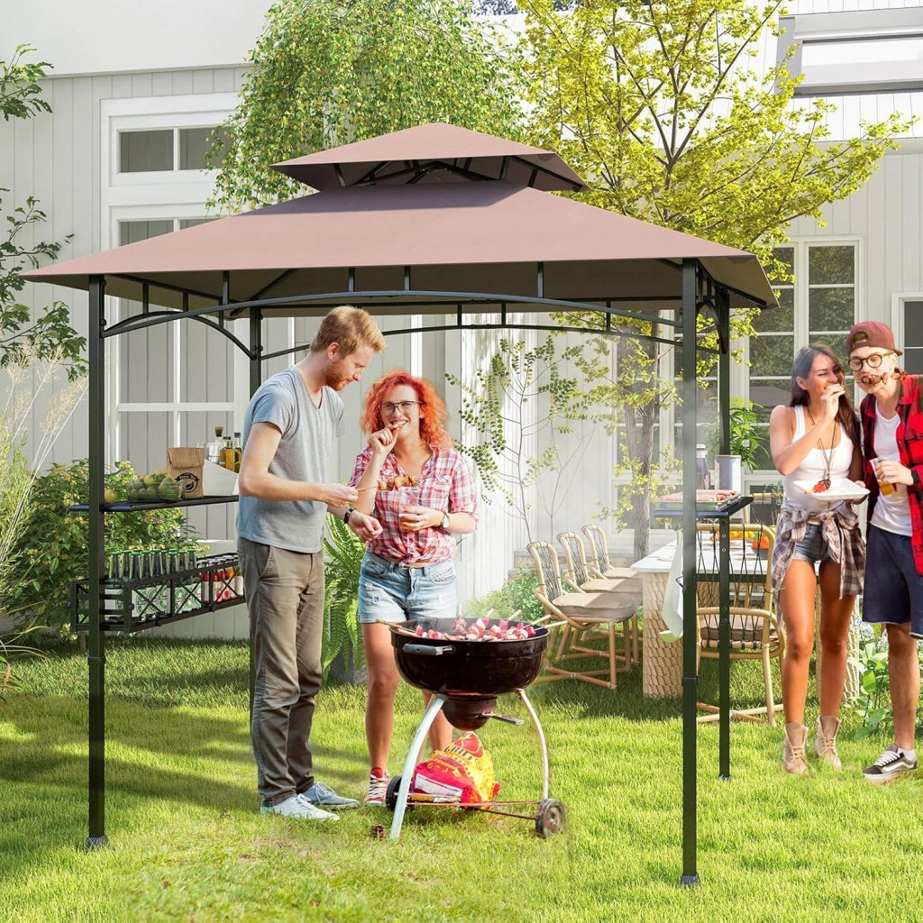 Gazebo per Barbecue, Pergola per BBQ con 2 Ripiani Laterali, Cestino, Ganci Appendiutensili, Apribottiglie, Copertura a 2 Livelli, per Giardino e Cortile, 242 x 153 x 250 cm (Marrone)