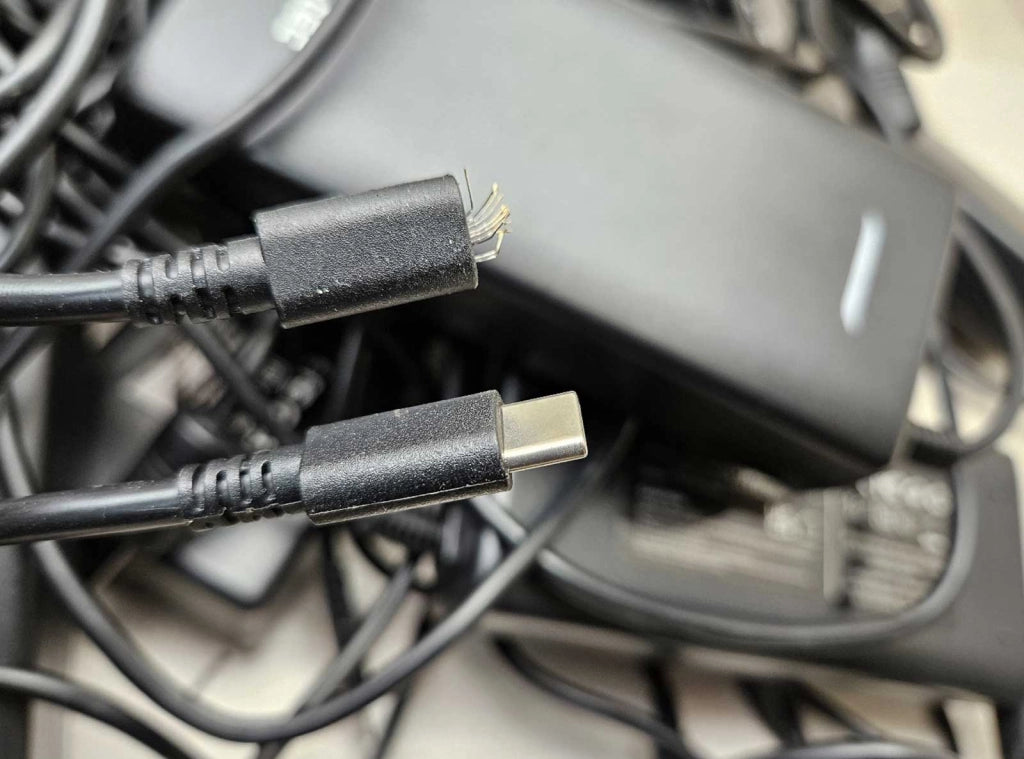 Lotto 40 pz circa Alimentatore Universale USB-C PD 3.0 112W DC 5.0V 2.4A per Mac Tablet - Difettati per PARTI DI RICAMBIO
