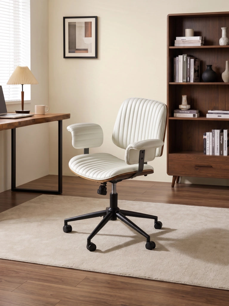 Sedia da ufficio girevole moderna con ruote, braccioli imbottiti e cuciture a mano in pelle PU e metallo beige