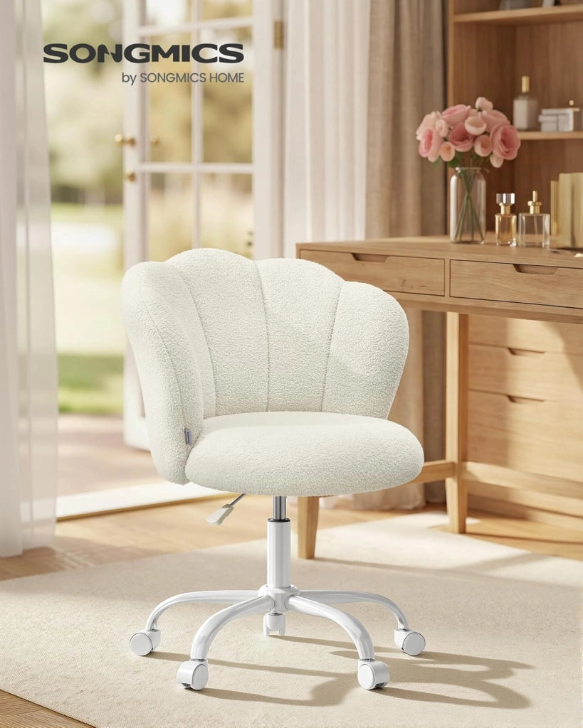 SONGMICS Sedia da Ufficio Girevole a 360°, Sedia da Trucco Imbottita, Tessuto Peluche, Regge 110 kg, Schienale a Petali, Altezza Regolabile, Soggiorno Camera da Letto, Bianco Crema OBG030WD01