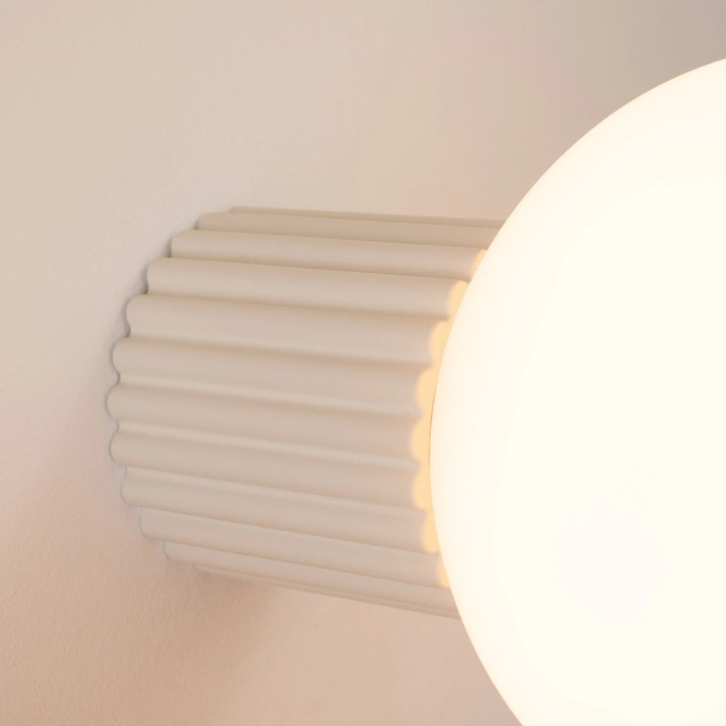 Applique moderna beige rigata sfera vetro IP44 G9 Pure Lume