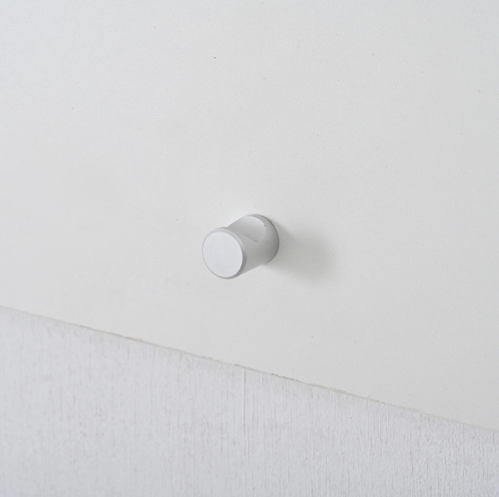 Set da ingresso 4 pezzi con mobile portascarpe 90x30x41,5 cm, specchio, pannelli da parete e 6 ganci, bianco