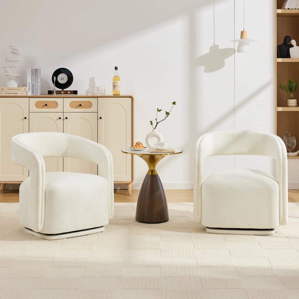 Poltrona girevole 360° in chenille bianca, design barrel con struttura in legno, seduta imbottita e portata 110 kg
