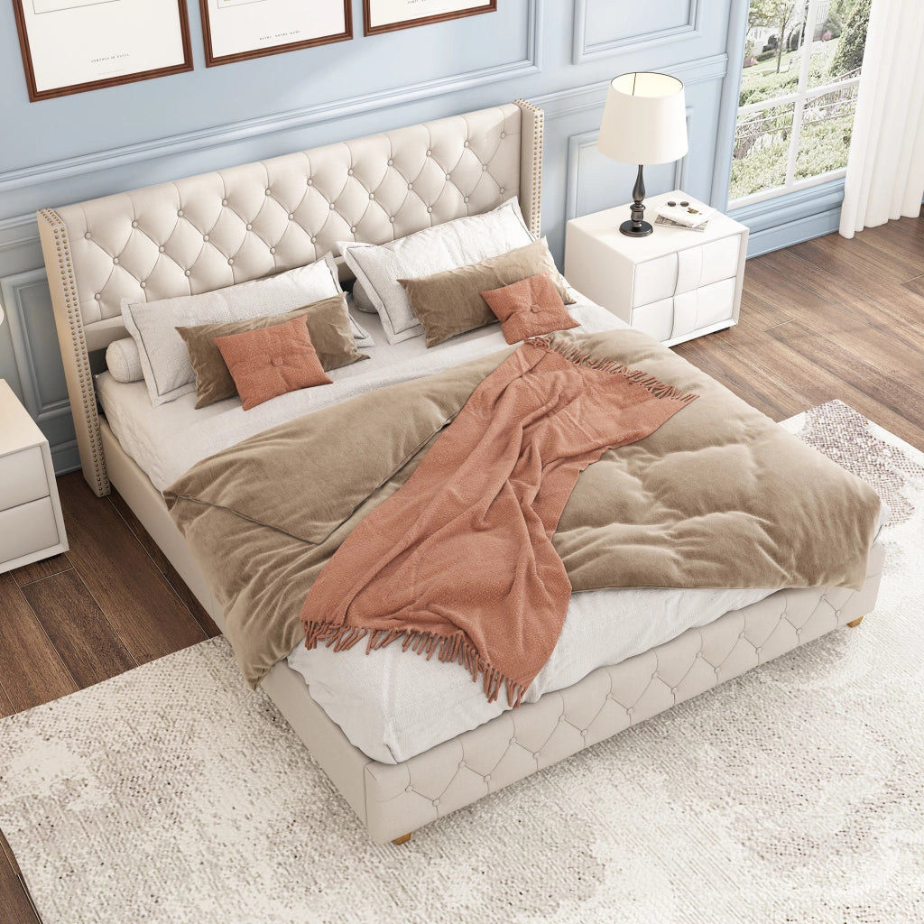 Letto capitonné – 140x190 cm – bottoni borchie gambe legno – lino beige
