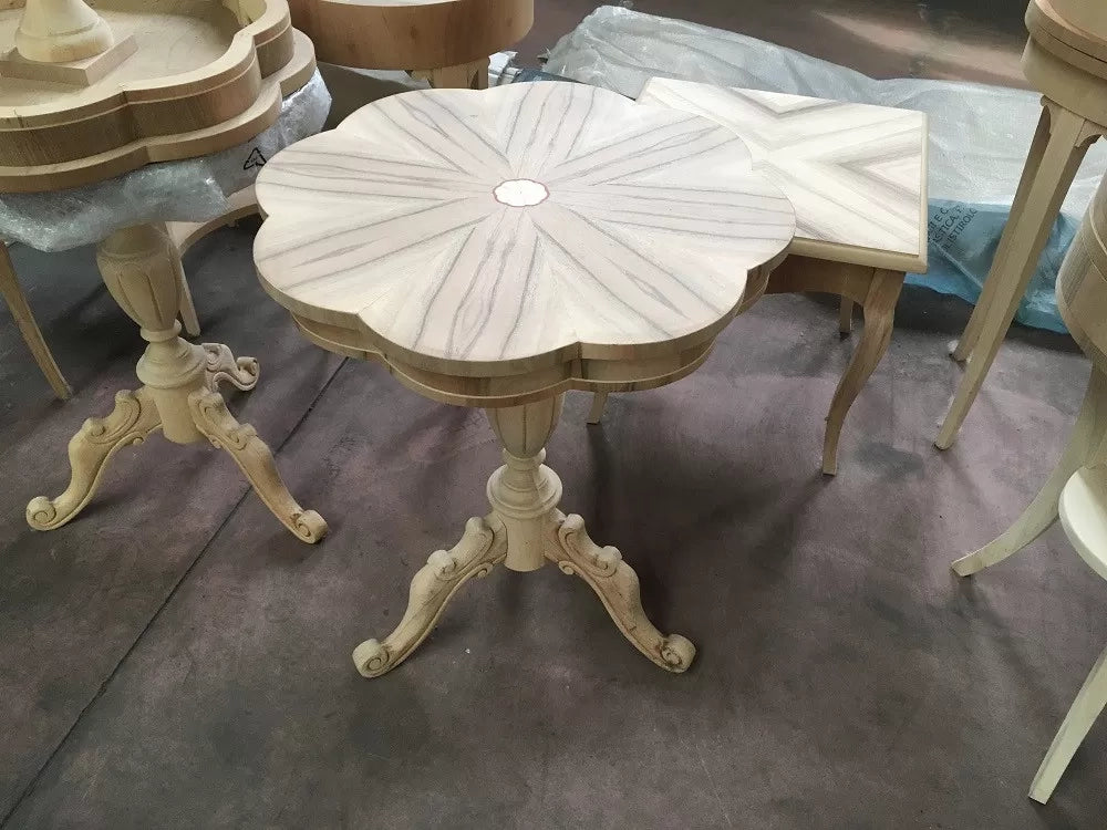 tavolino rotondo \"fiore\" intarsiato gambone 3 piedi grezzo d.56 h.71 (3122) - Mobili 2G