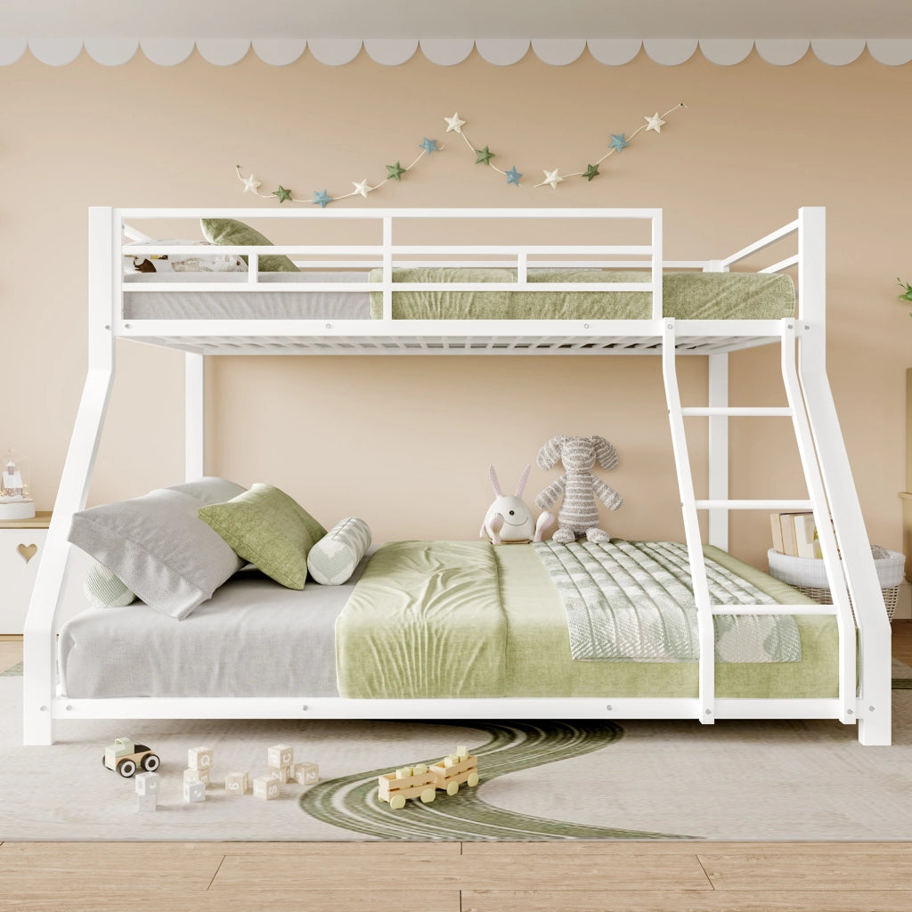 Letto a castello 90×200 cm e 140×200 cm; con scala e sponde; senza materasso; in metallo; bianco