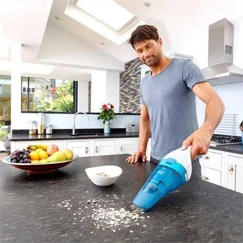Black+Decker WDC115WA Aspirapolvere Portatile Senza Filo Senza Sacchetto Secco e Bagnato 0,385 L Autonomia 9 min Litio 3,6 V colore Blu Bianco