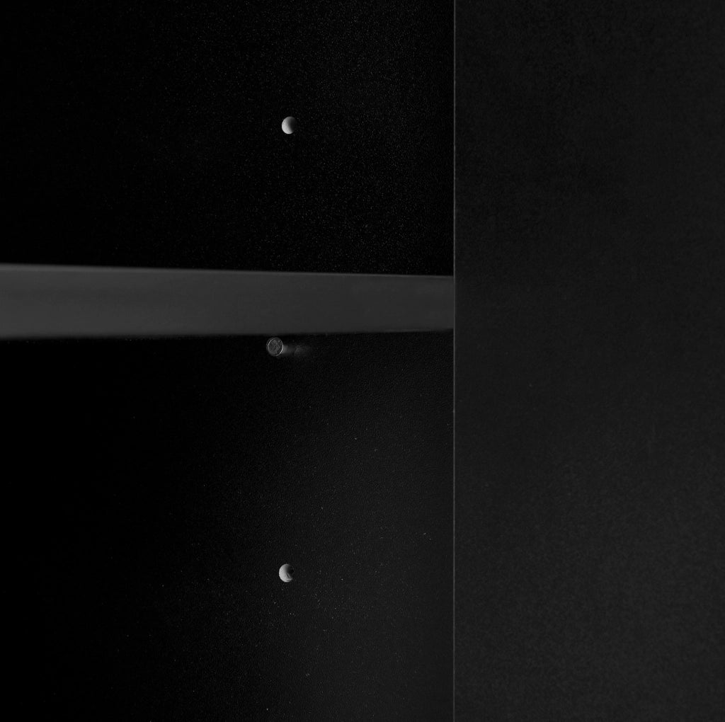 Credenza sideboard nera con 4 ante e 4 cassetti; ripiani regolabili; 140x38x82 cm; in MDF