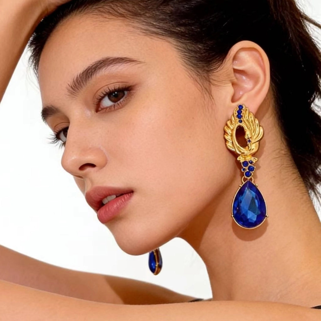 Orecchini a lobo a goccia con diamanti blu, dallo stile retr¨°-chic, sofisticati e lussuosi.
