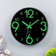 Orologio luminoso, orologio silenzioso su batterie senza tic, cifre e maniglie luminose assorbenti di energia, decorazione orologio illuminata per parete (nero, batterie non incluse).