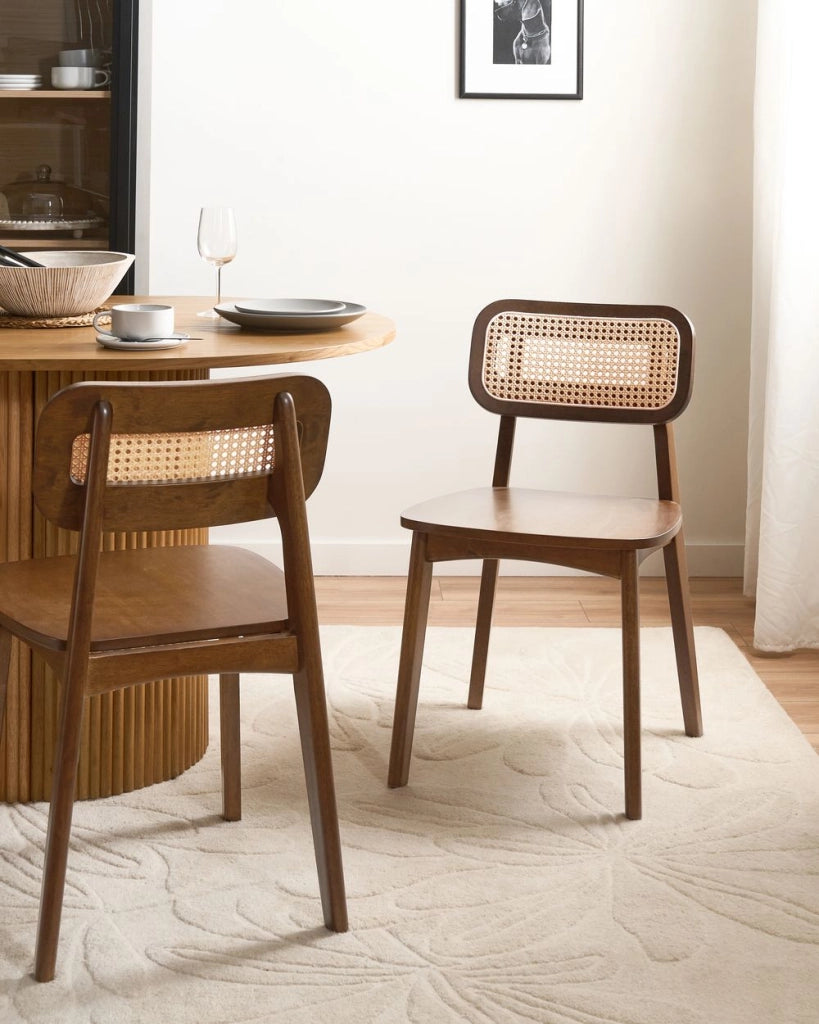 Set di 2 sedie da pranzo con struttura in legno di gomma marrone e schienale in rattan marrone chiaro senza braccioli design retrò