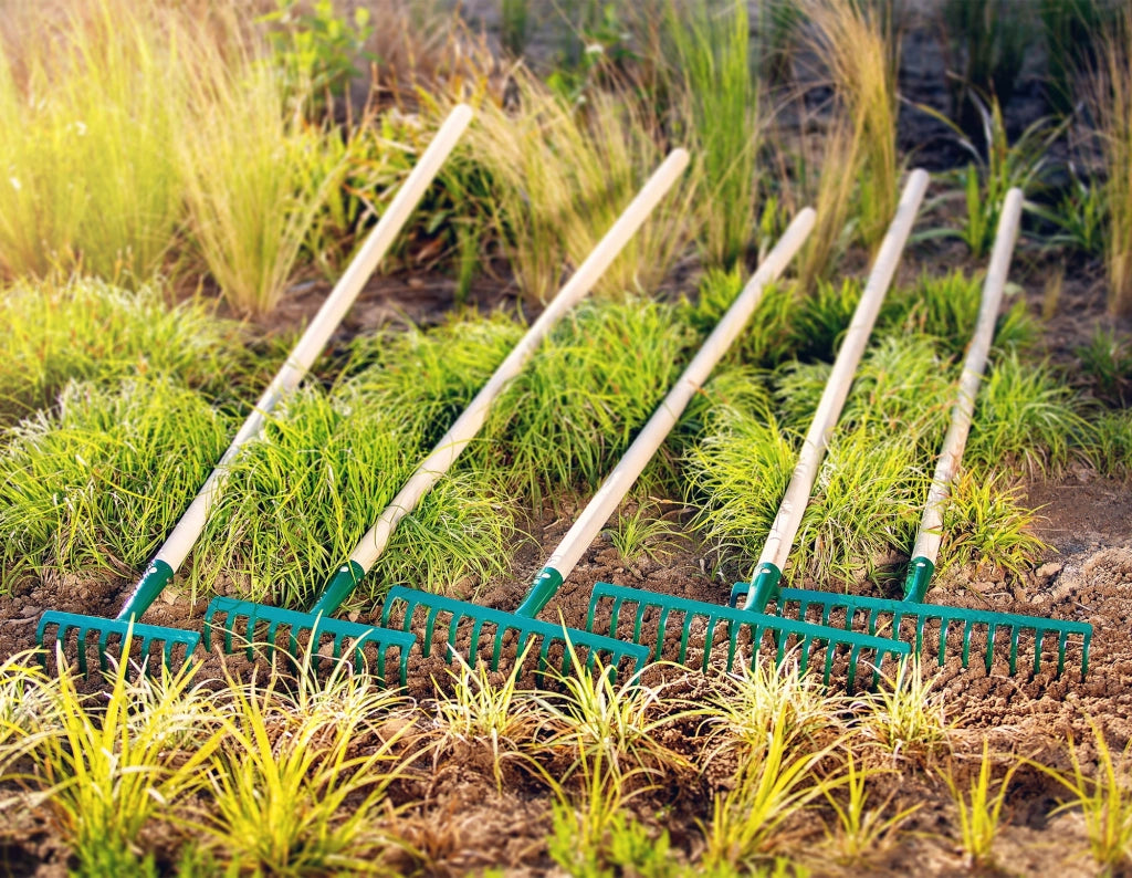 Rastrello per foglie KADAX, per giardino ed erba, con manico in legno, 117 cm, 8 denti solidi