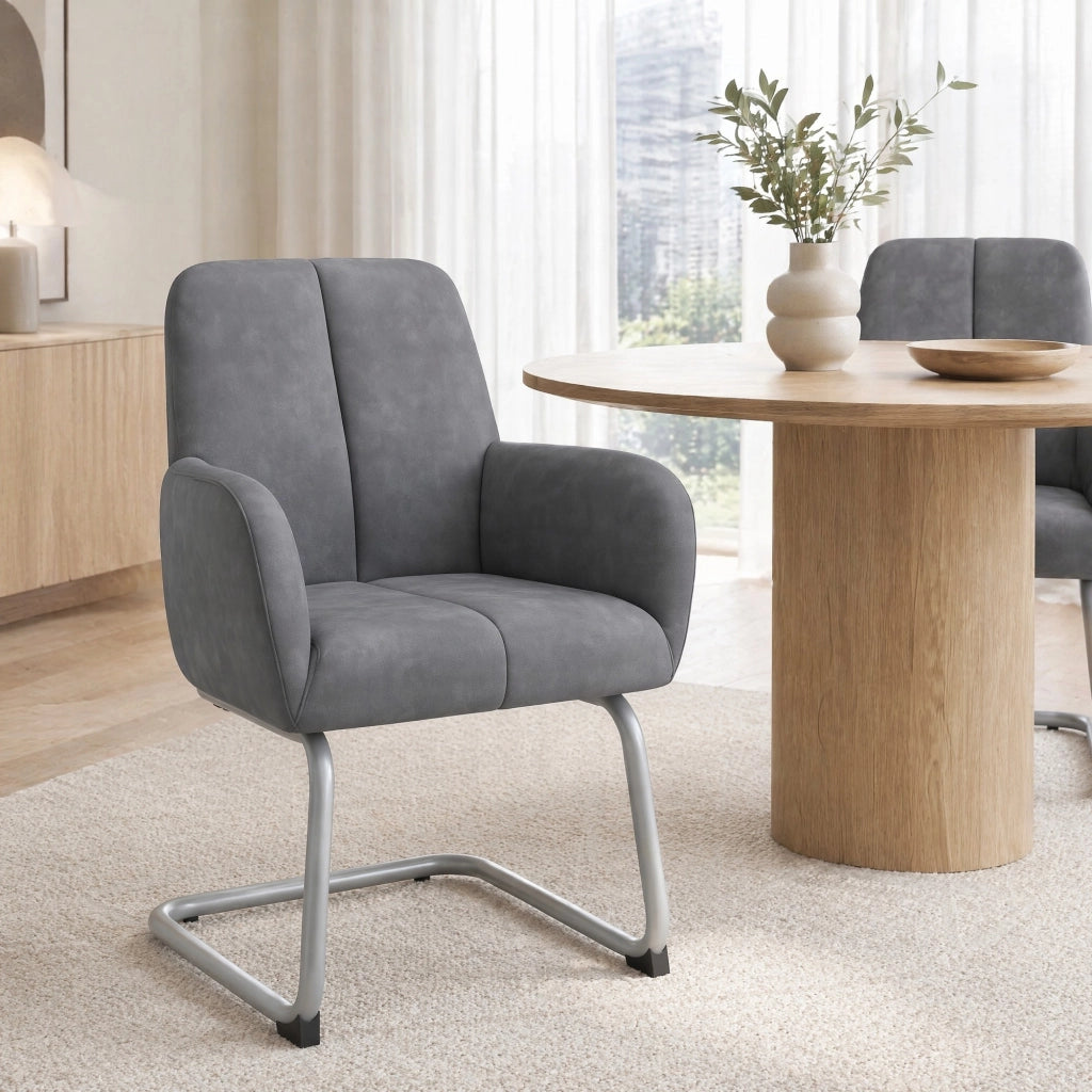 Set di 2 sedie da pranzo in ecopelle grigia con struttura in acciaio, design ergonomico e braccioli integrati