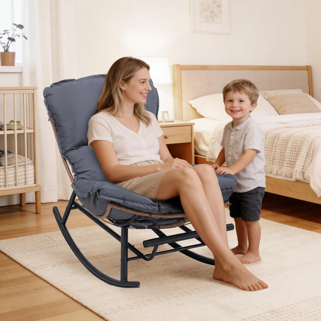 Sedia a dondolo, poltrona relax, struttura in acciaio, poggiapiedi estraibile, portata fino a 136 kg, per dormire, soggiorno, terrazza, giardino, grigio