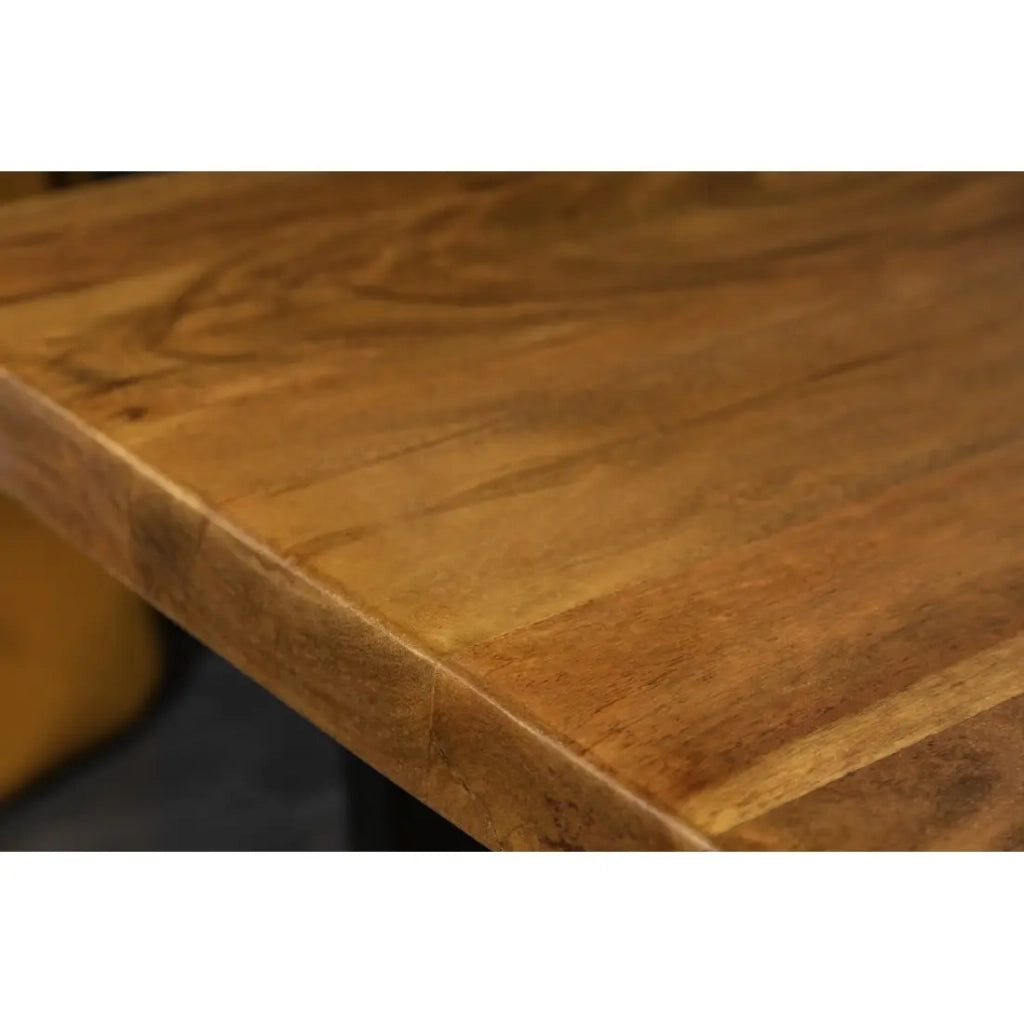 Tavolino basso ARKAYA 110 cm in legno di acacia massiccio con gambe in metallo nero a forma di U