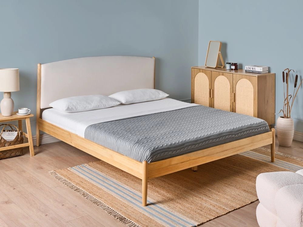 Letto minimalista con rete a doghe e testiera imbottita 180x200 cm stile elegante