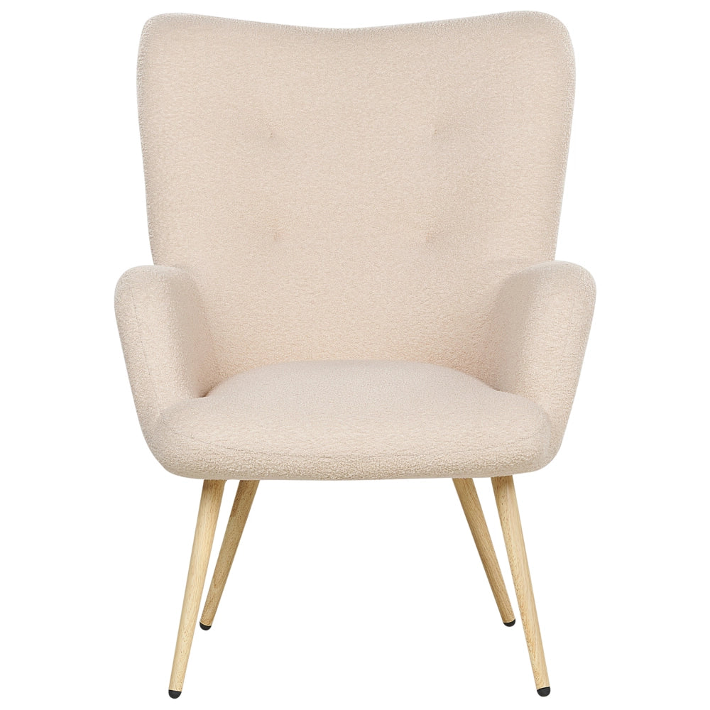 Poltrona rivestita in tessuto beige con poggiapiedi in stile retrò