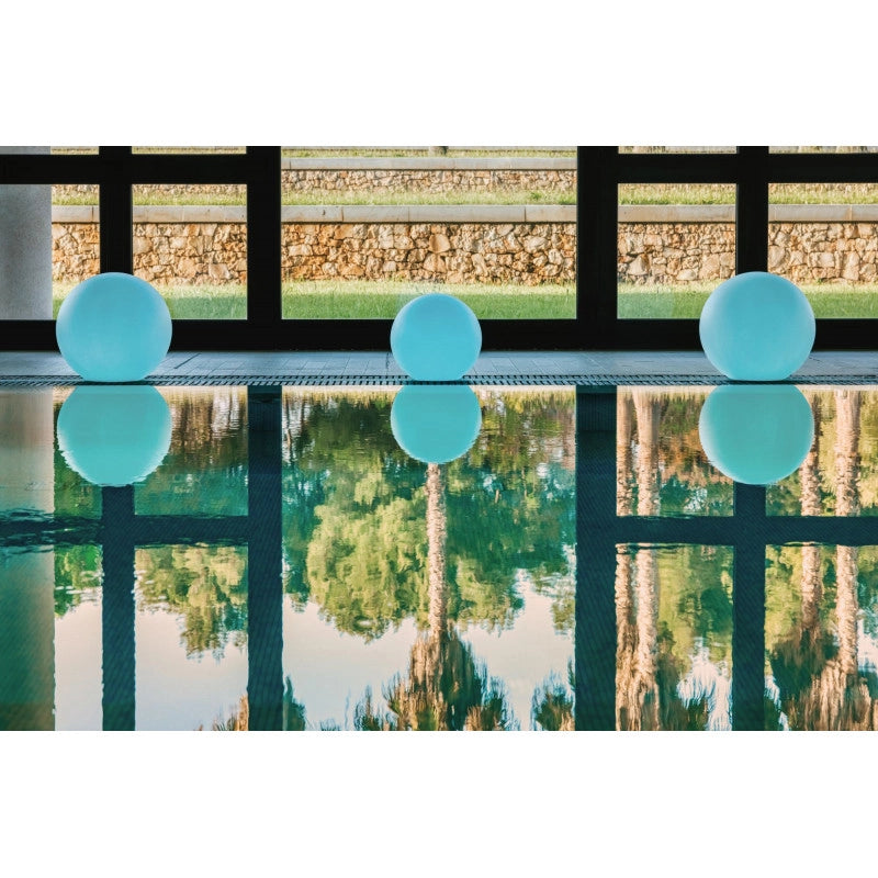 Lampada sfera di design Ø50 in polimero luce blu per interno ed esterno - Made in Italy - Monacis