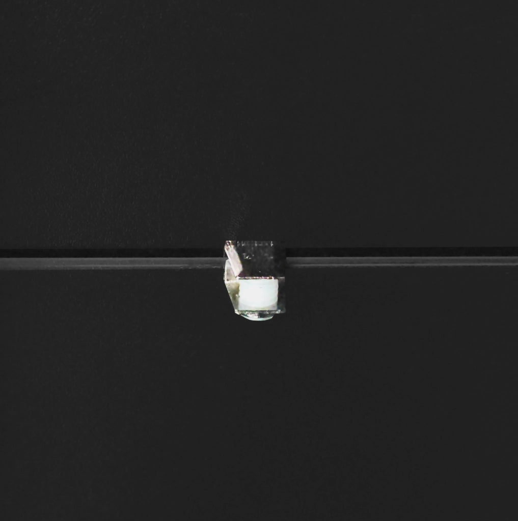 Vetrina alta con LED e 3 ripiani in vetro; 55x38x166 cm; nero lucido